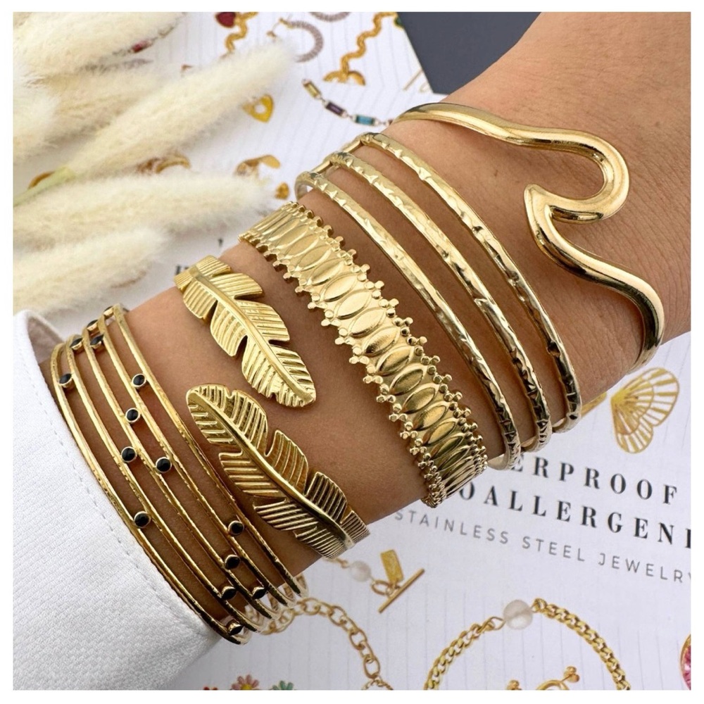 B2. Three Rings Bracelet - Picture 2 of 2